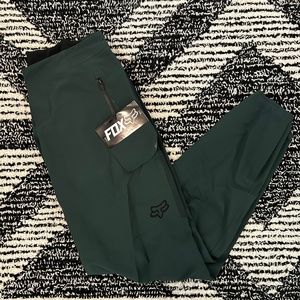 Size Small Fox Defend mtb riding pants- Emerald